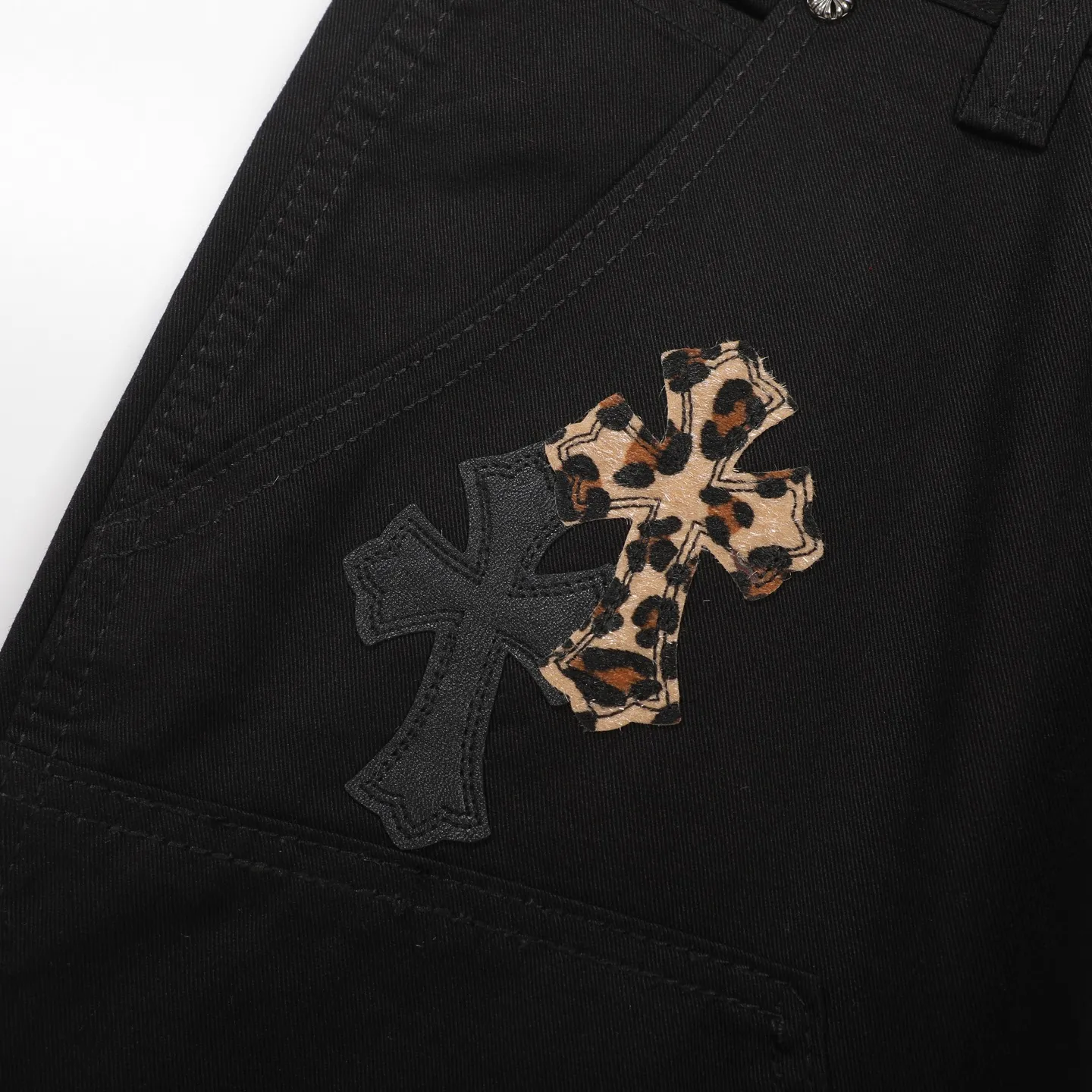 P270 Chrome Hearts Leopard Print Jeans with Black Leather and Wooden Leather Elements Washed Jeans Authentically Restore the Ultimate Vintage Texture Three-Dimensional Fit Loose and Comfortable Not Slimming Appearing Tall and Slim Made by Manufacturers Original Quality Control Same Style for Men and Women Can Be Matched with Couples Versatile Recommendations Must-Have Jeans for All Seasons Fashionistas Have Been Disappointed From the Quality Selection of Fabrics, Cutting of Details, and Matching of Patterns, Everything Is Impeccable! The upper body is so handsome when worn...it can be easily worn by men, women and children! The craftsmanship is made of heavy-duty washed pure cotton denim fabric. After washing, it is soft and thick and looks very stylish when worn. Color: black Size: 28 30 32 34 36